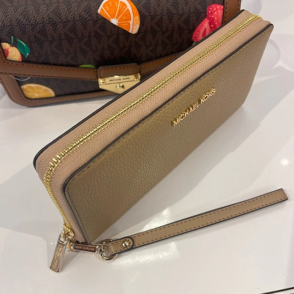 MICHAEL KORS JSTravel Lg Pebbled Leather Continental Wristlet Wallet Camel NWT